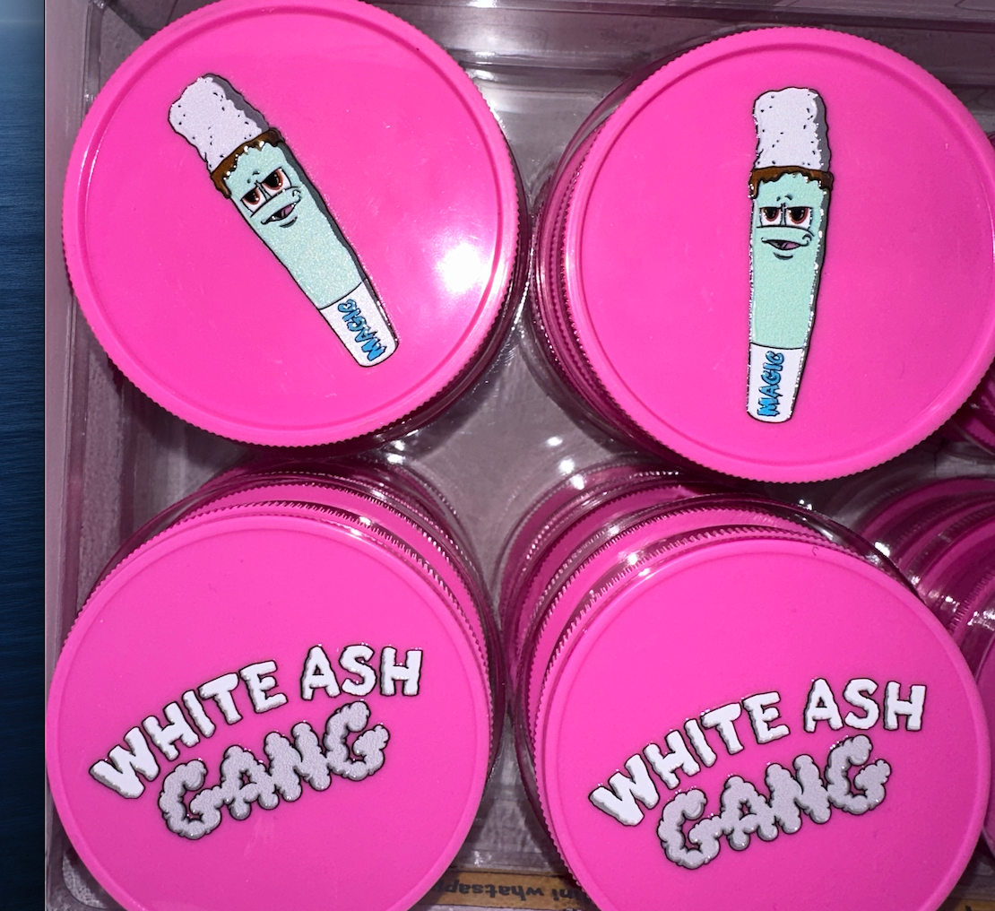 Grinder Plastic Magic King - White Ash Gang